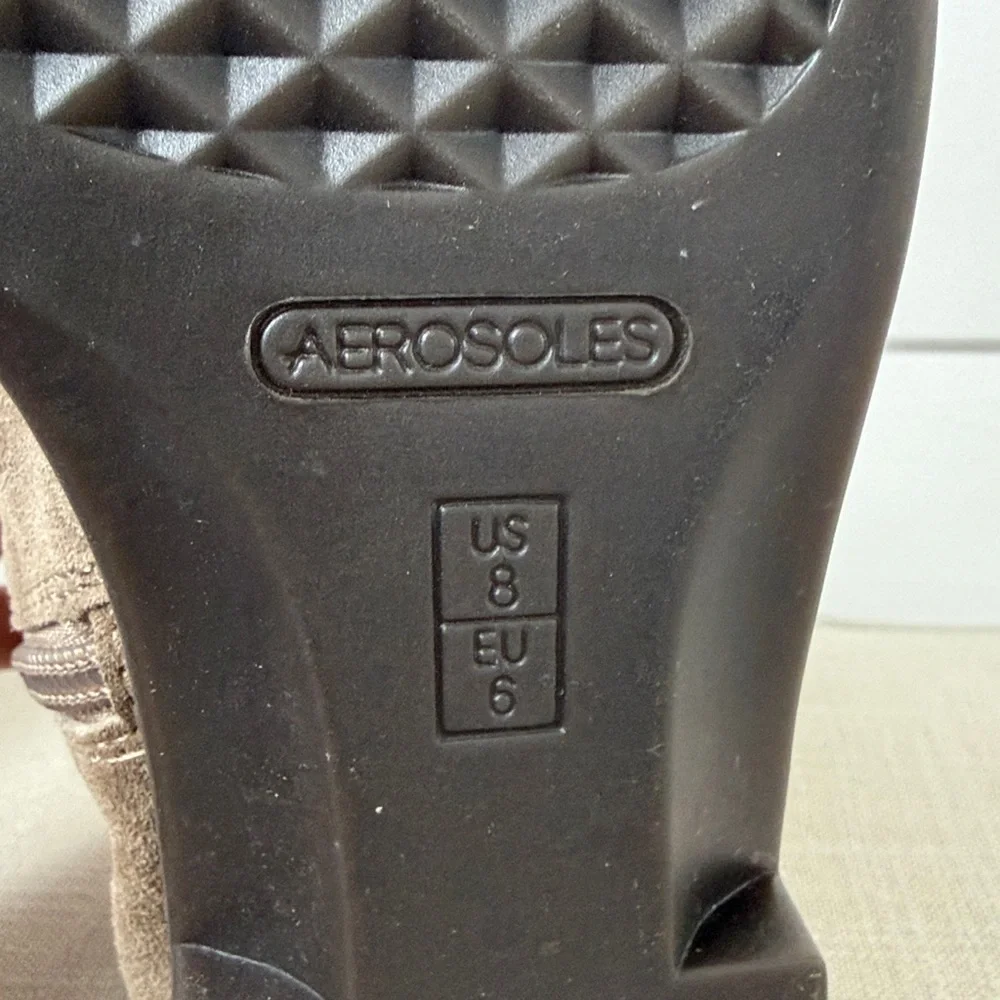 Women’s AEROSOLES Taupe Suede Ankle Booties - Picture 2 of 5